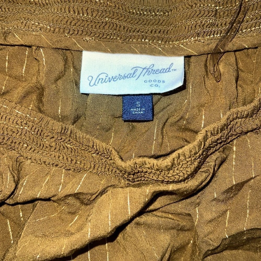 Universal Thread top - Picture 2 of 2